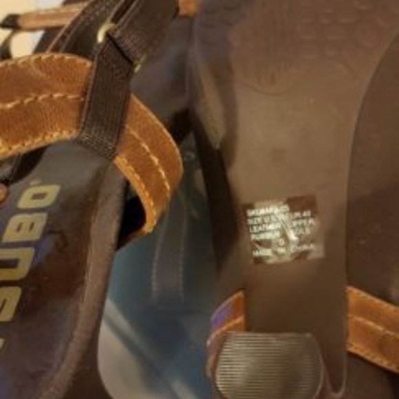 SOLD TSUBO Adjustable Straps Leather Sandals. 10M - Picture 2 of 6
